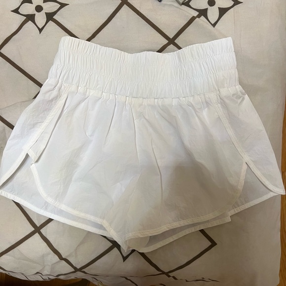 White Sporty Athletic Exercise Shorts Crinkle High Waisted Sweat Resistant Sz M! - Picture 4 of 9